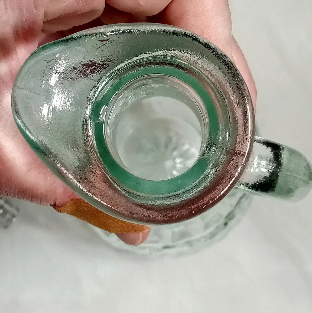 Vintage Daisy Green clear Glass Decanter pitcher cork stopper. - Picture 8 of 13